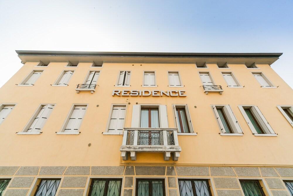 Palazzo Brando - Living Apartments Тревизо Екстериор снимка