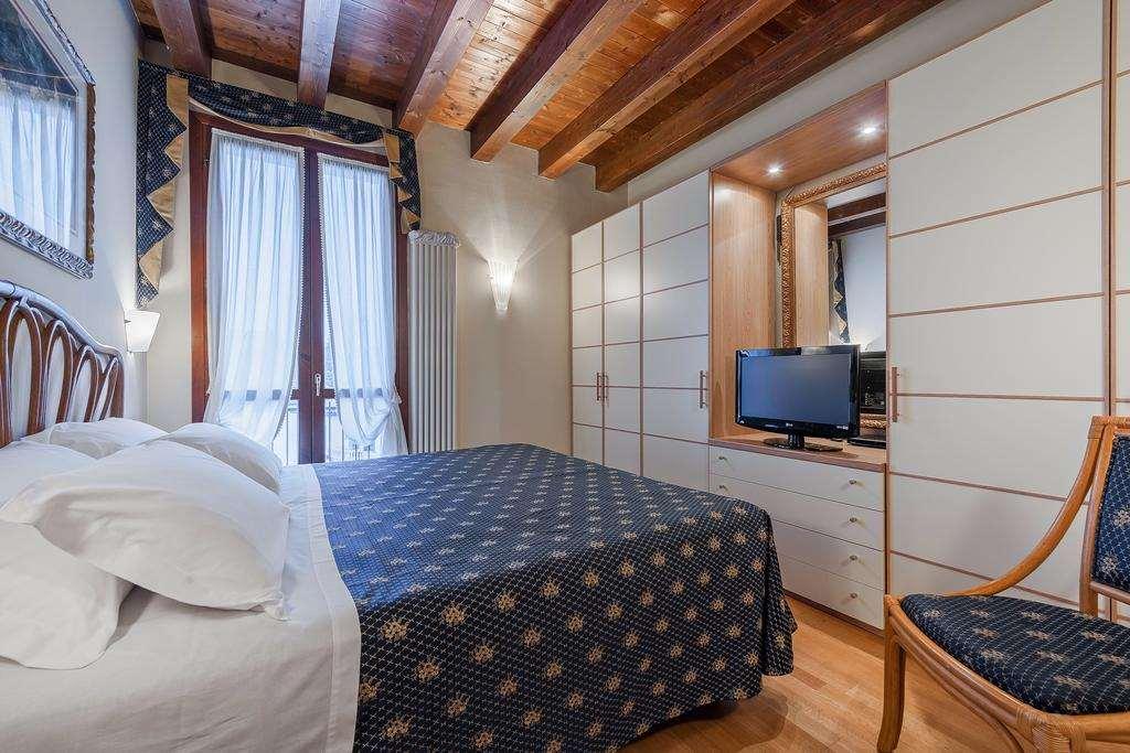 Palazzo Brando - Living Apartments Тревизо Стая снимка